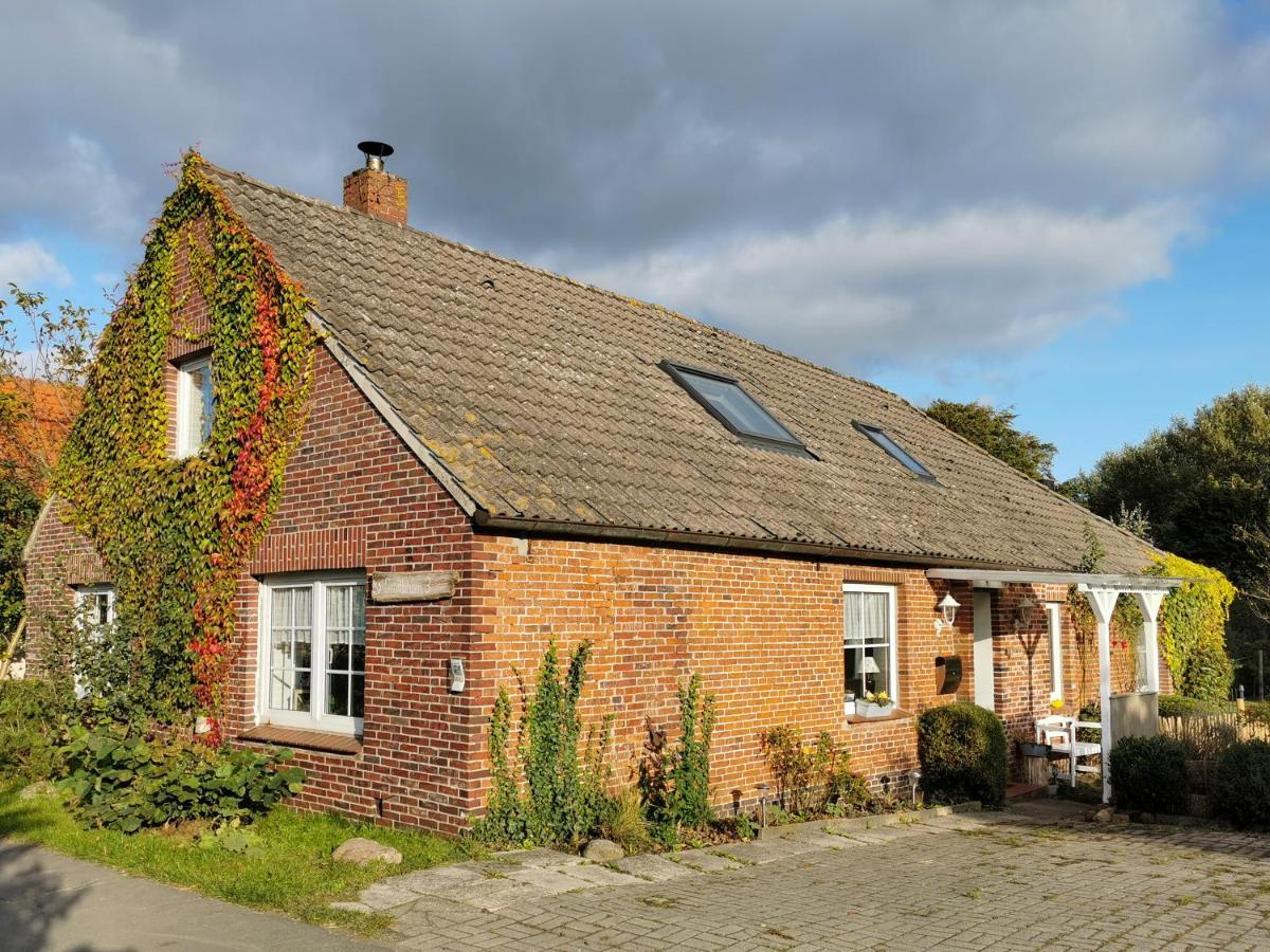 Smittshoern 3 - Nordsee Erdgeschosswohnung Mit Eingezaeunten Garten, Kamin Und Lounge! Altfunnixsiel Exterior photo