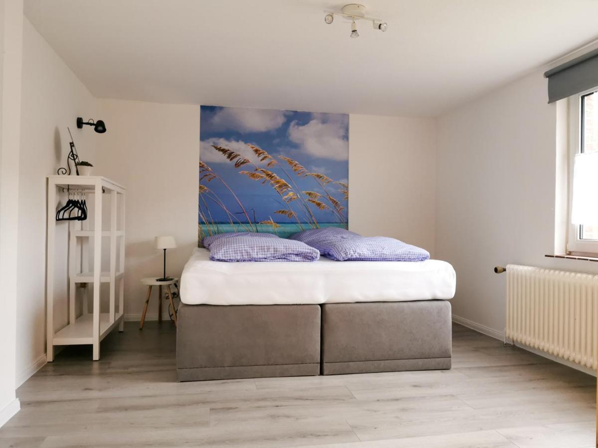 Smittshoern 3 - Nordsee Erdgeschosswohnung Mit Eingezaeunten Garten, Kamin Und Lounge! Altfunnixsiel Exterior photo
